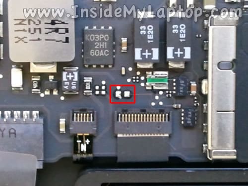 26-MacBook-Air-13-inch-Mid-2012-power-on-pads