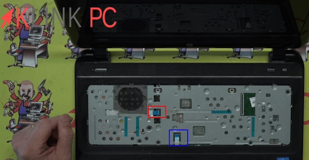 Déconnexion du bouton d'allumage (rouge) et du pavé tactile (bleu)