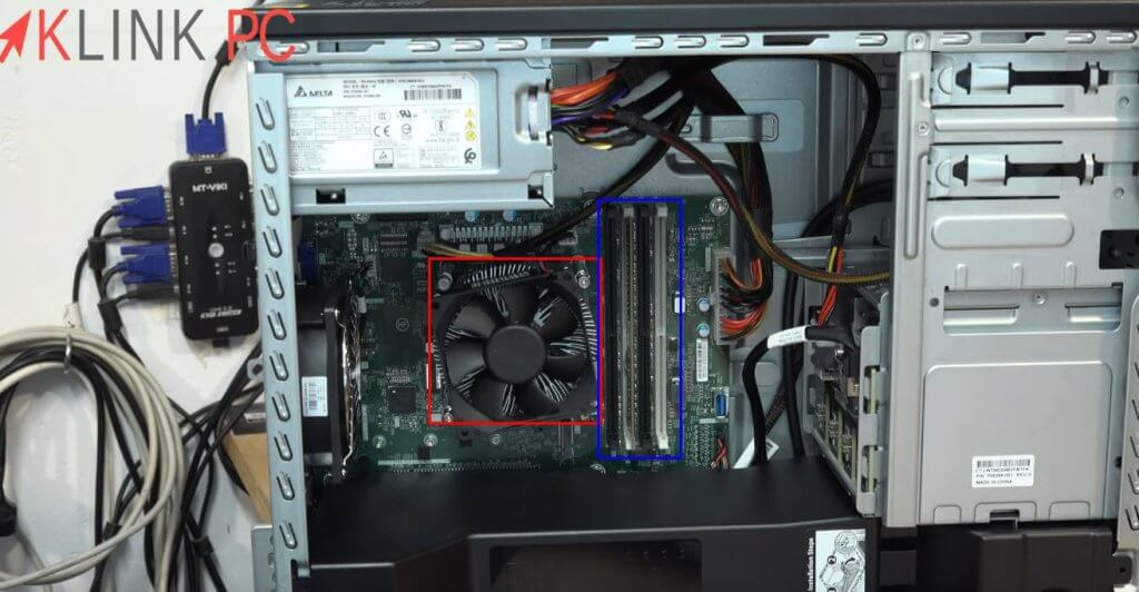 Intérieur du serveur (CPU et RAM)